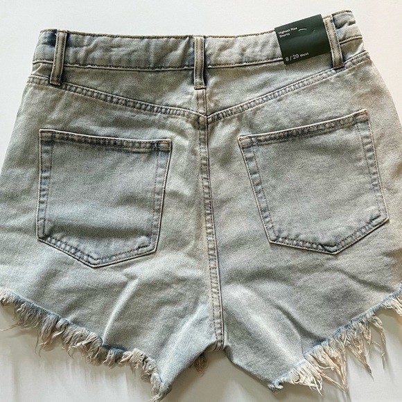 NEW Wild Fable High Rise Shorts Size 8 Light Wash Denim Cutoffs Frayed Hem NWT - Picture 3 of 4